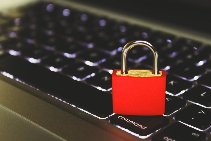 Празници без риск - как да се защитим от кражби и онлайн измами