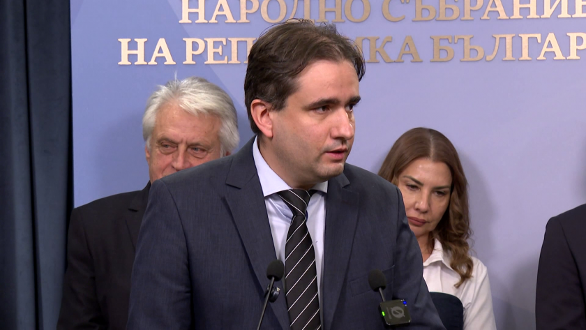 Между оттегления бюджет, вота на недоверие и протестите: рисковете след въвеждането на еврото 07.12.2025