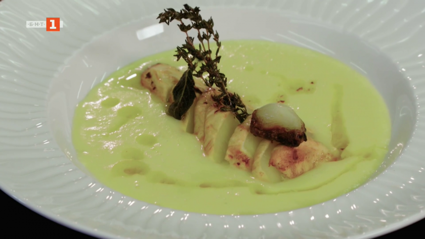 Супа с пащърнак и бисквитена торта с ябълки