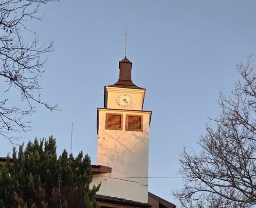 Часовникът на кулата в Созопол отново работи с обновен механизъм и мелодия на обяд