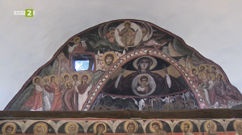 Каменният иконостас на храма "Свети Никола"