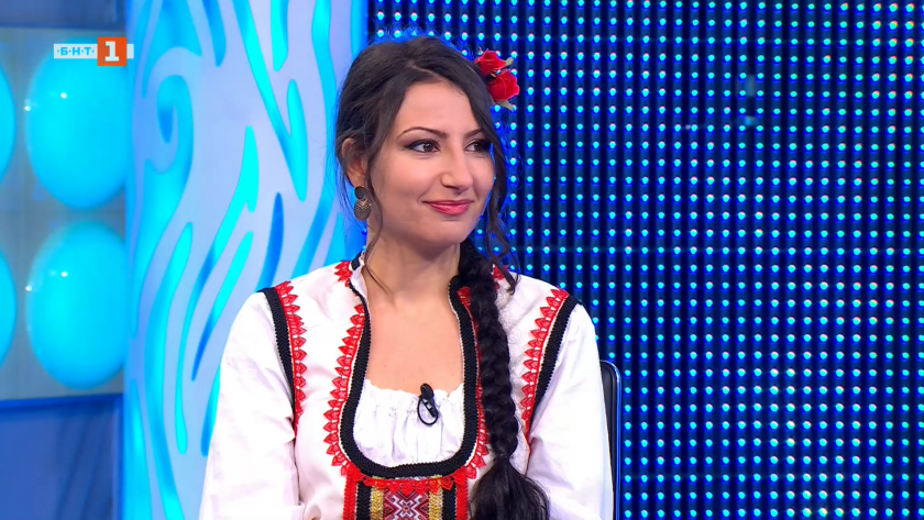 Младата северняшка певица Лина Мачева