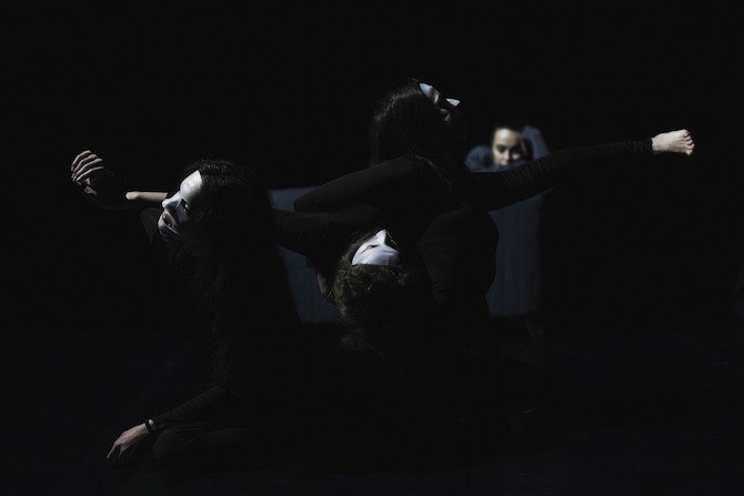 &bdquo;Oгледало на илюзиите&ldquo; на Сцена Дерида