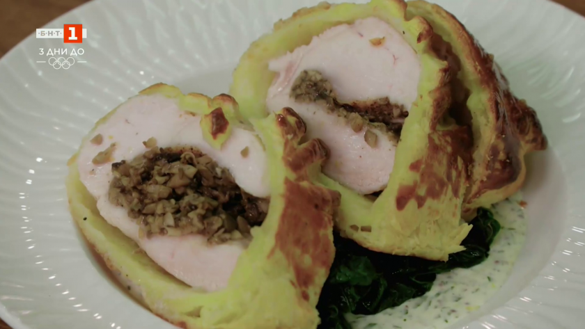 Пилешко с гъби в бутер тесто и сметанов сос и шкембе в доматен сос