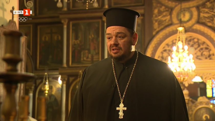 Храм "Успение Богородично" в град Лом