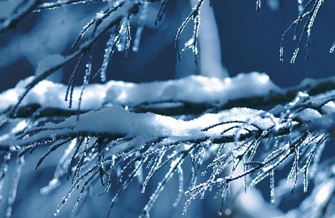 Валежи от дъжд и сняг и временно, но осезаемо застудяване от понеделник