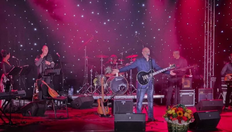 Китарите още звънят