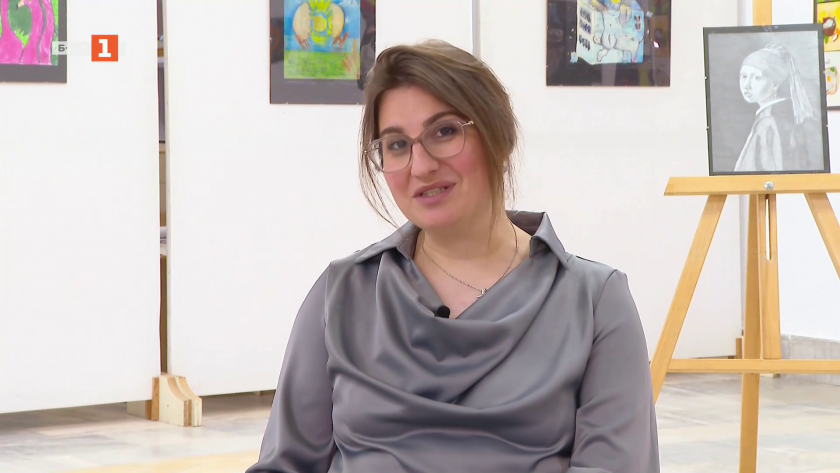 Художничката и преподавател Деница Александрова