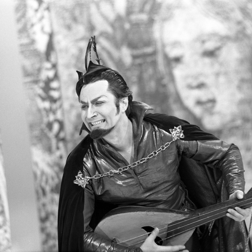 &bdquo;БНТ представя&ldquo; оперния певец Никола Гюзелев с филма &bdquo;Триумфи и понеделници&ldquo;