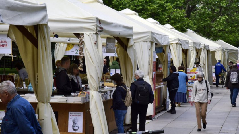Пролетният панаир на книгата пред НДК - 01.06.2026