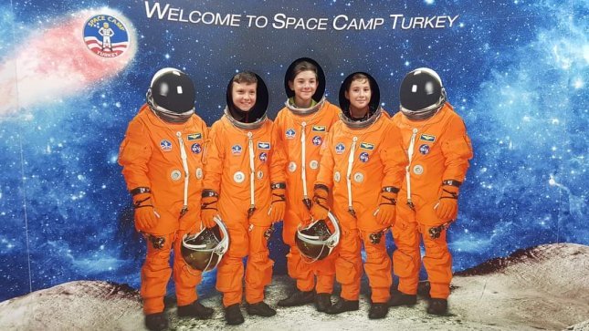 Български ученици с отличия в Space Camp Turkey