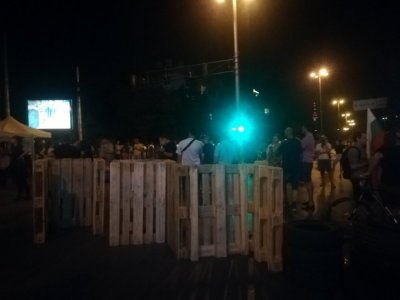 Day 36 of protests: Traffic blockade at junction at the Romanian embassy