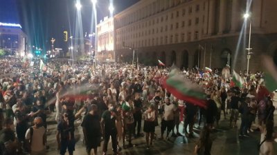 Day 56 of anti-government protests: tension; clashes, throwing of small bombs; police bring water cannon