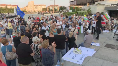 Protesters collect signatures for impeachment of Bulgaria’s President 