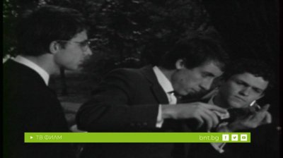 Дворът с люлките