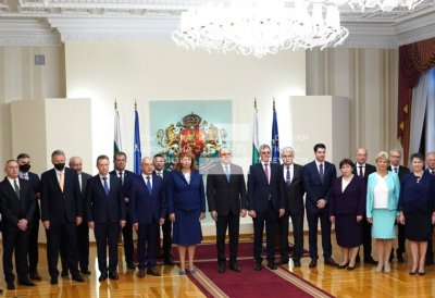 Bulgaristan tarihinde ilk kez bir geçici hükümet, idareyi başka bir geçici hükümete devretti