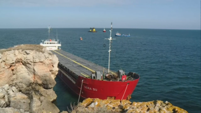 ''Vera Su'' gemisini kıyıdan çekme çalışmaları devam ediyor