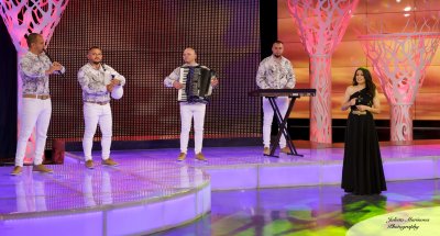 Песните на Ваня Вълкова и виртуозните изпълнения на оркестър &bdquo;Лира"