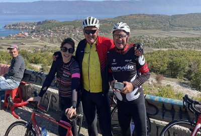 Мария Андонова обиколи Охридското езеро с колело