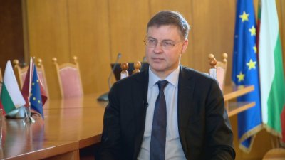 Dombrovskis: Bulgaristan'ın Avro Bölgesi'ne katılımı için olası tarih 1 Ocak 2025.