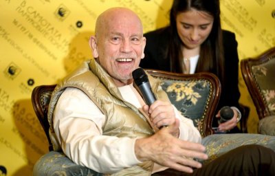 John Malkovich is in Sofia to perform at the national theatre (video)