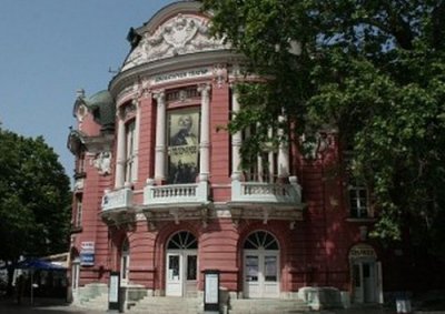 Антракт - един ден във Варненския театър