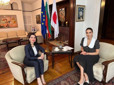 Водещата на „Арт Детектив“ по БНТ Симона Кръстева специален гост в българското посолство в Япония