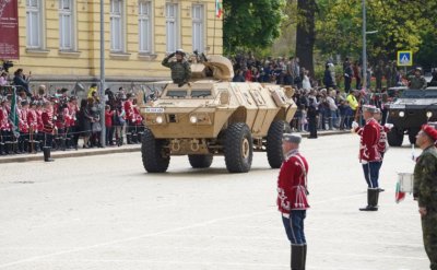 Военен парад и тържествен водосвет на бойните знамена по повод Деня на храбростта и празник на Българската армия (пълен запис)