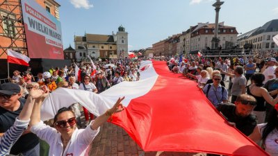 Заплашена ли е демокрацията в Полша?