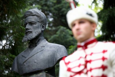 Sirens sound across Bulgaria in commemoration of revolutionary Hristo Botev and liberation heroes