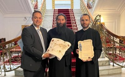 Bulgarian delegation received the vestments of Saint Petka from Romania, they will be displayed for pilgrimage in Veliko Tarnovo
