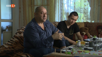 Вълко и семейството му, в което всички са машиностроители от ранна детска възраст