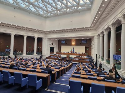 Milletvekilleri "Denkov" kabinesine yönelik verilen güvensizlik oylamasını görüşüyor