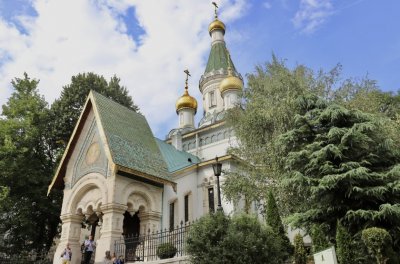 След изгонването на свещеници и затварянето на руската църква - реакциите