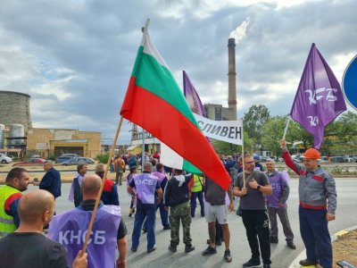 Sliven district heating company employees join the protests of miners and energy workers