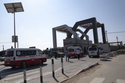 Evacuation from Gaza: Bulgarians with children waiting at Rafah border crossing