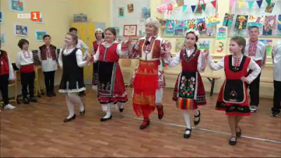 Словашки деца учат български език и пеят български песни