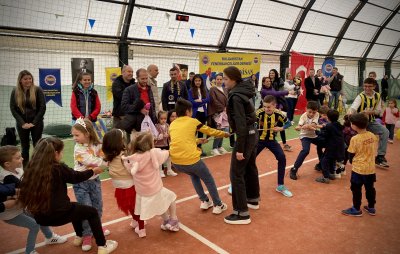 Bulgaristan Fenerbahçeliler Derneği Sofya'da 23 Nisan çocuk şenliği düzenledi