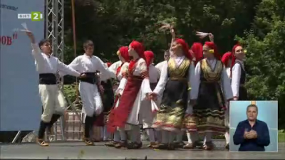 “Фолклорна плетеница” - сцена на младостта и силата на българските традиции