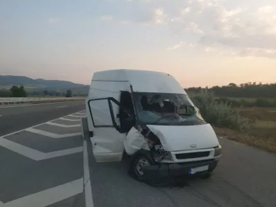 A woman and 8-year-old child died after a serious accident on Struma motorway