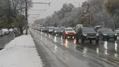 Snow causes traffic jams and driving difficulties in Sofia