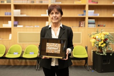 Теодора Димова с наградата "Богдан Богданов" за 2025 г. на НБУ - 13.11.2025