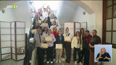 Варненски ученици работиха в Държавния архив