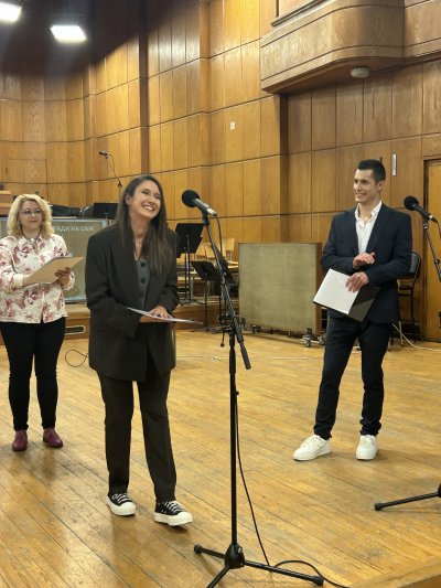 Даниела Лалова от „Култура.БГ“ по БНТ с отличие „Млад журналист“ от наградите на СБЖ