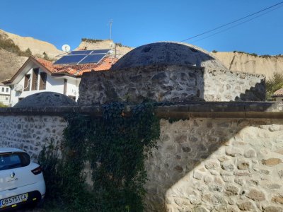 Мелнишкият хамам тъне в разруха