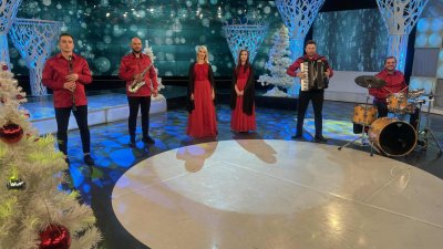 Виртуозните музиканти и прекрасните певици от оркестър "Плам", 13.12.2025