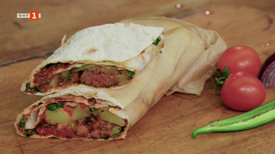 Сандвич с наденица и картофи и зеленчукова есенна супа с леща