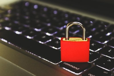 Празници без риск - как да се защитим от кражби и онлайн измами