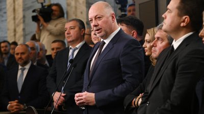 Başbakan Jelyazkov: H&uuml;k&uuml;met istifasını verdi