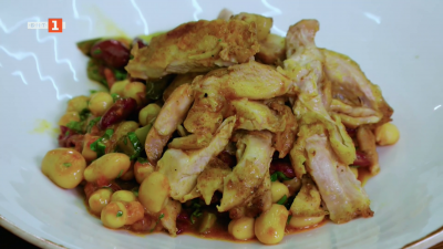 Паста с доматен сос и консервирана риба и пилешка пържола със салата от варива